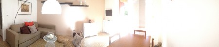 Panoramica di tutta la sala inondata di luce
